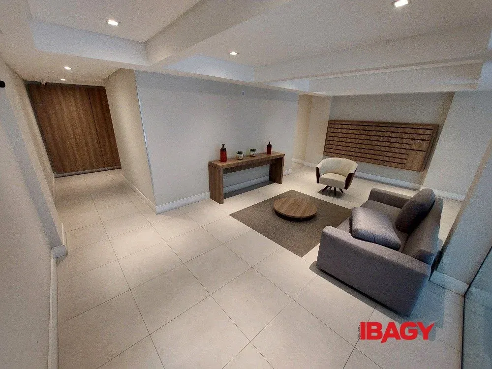 3-bedroom apartment with a grill on the balcony — photo 22