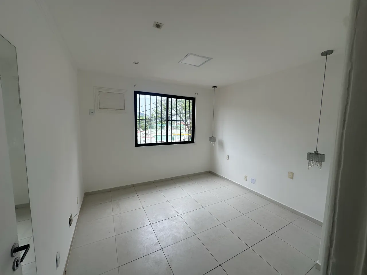 Unfurnished duplex house with 2 bedrooms and 2 baths — photo 3