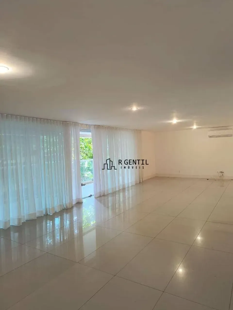 Apartamento com 4 dormitórios e 5 banheiros — photo 3