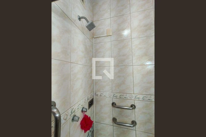 Glass-enclosed balcony in a 3-bedroom apartment, 107 m² — photo 44