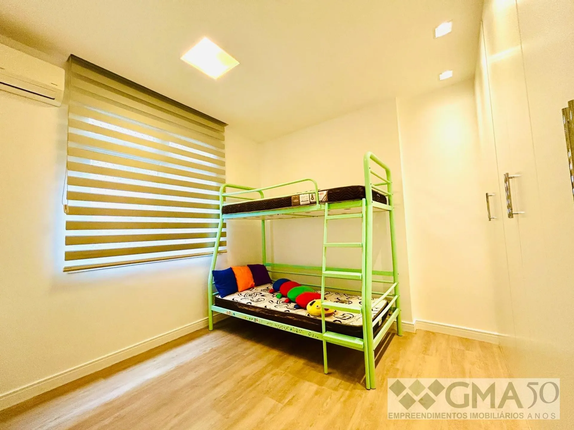 Furnished 110 m² apartment with 3 bedrooms and 1 parking spot — photo 25