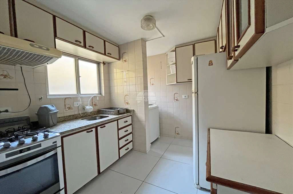 3-bedroom apartment with a full kitchen gas setup — photo 2