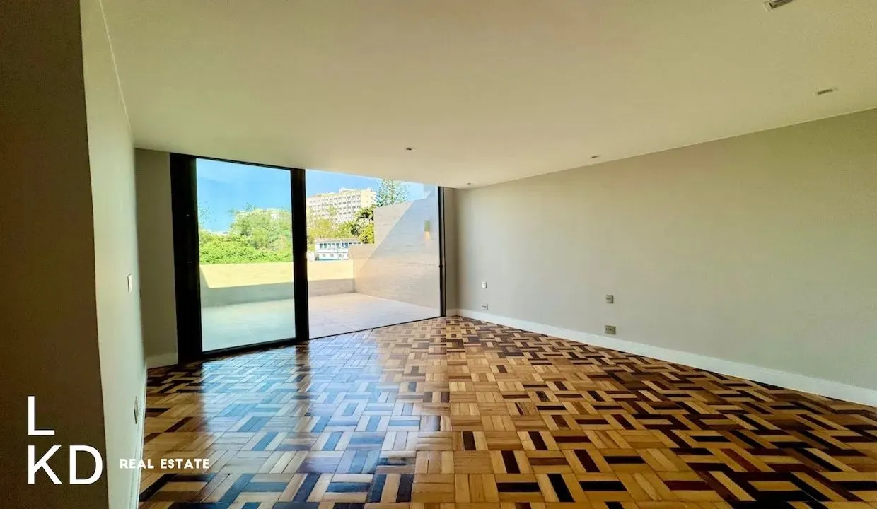 Linear penthouse 460 m² with floor-to-ceiling windows — photo 8