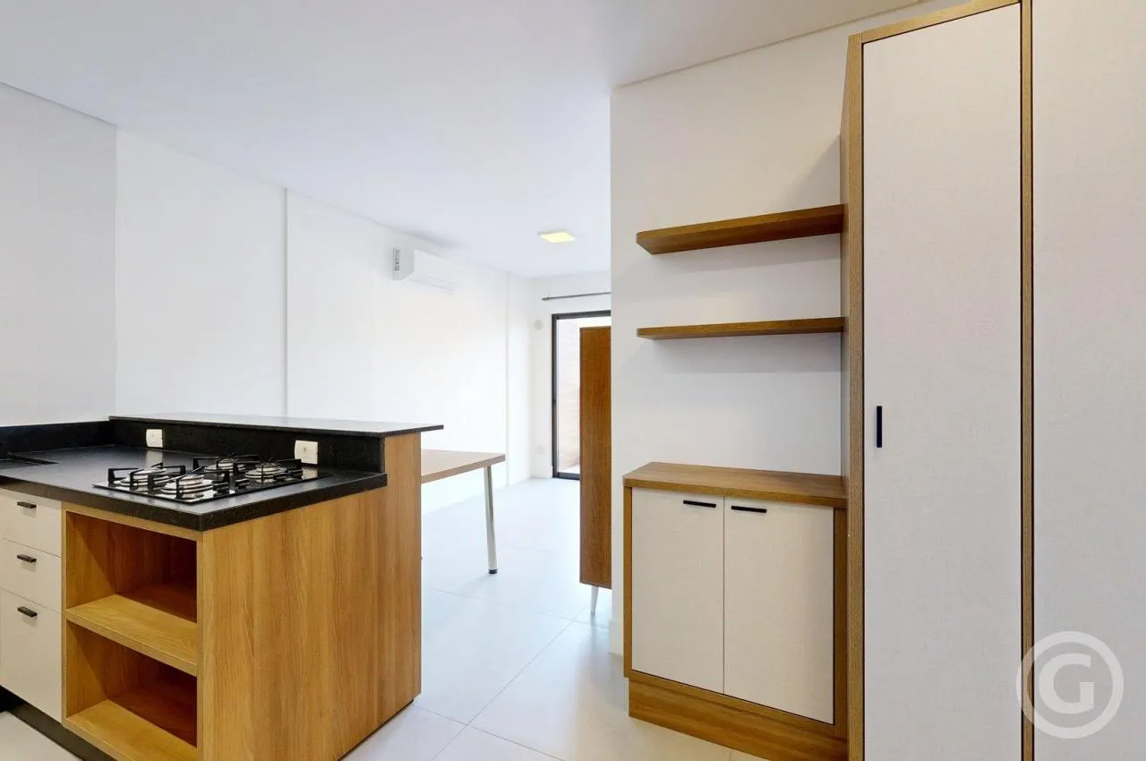 Apartment with 2 bedrooms and a glass-enclosed balcony — photo 13
