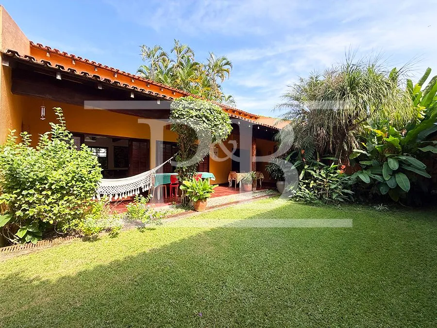 Casa com 4 dormitórios e varanda com churrasqueira — photo 22