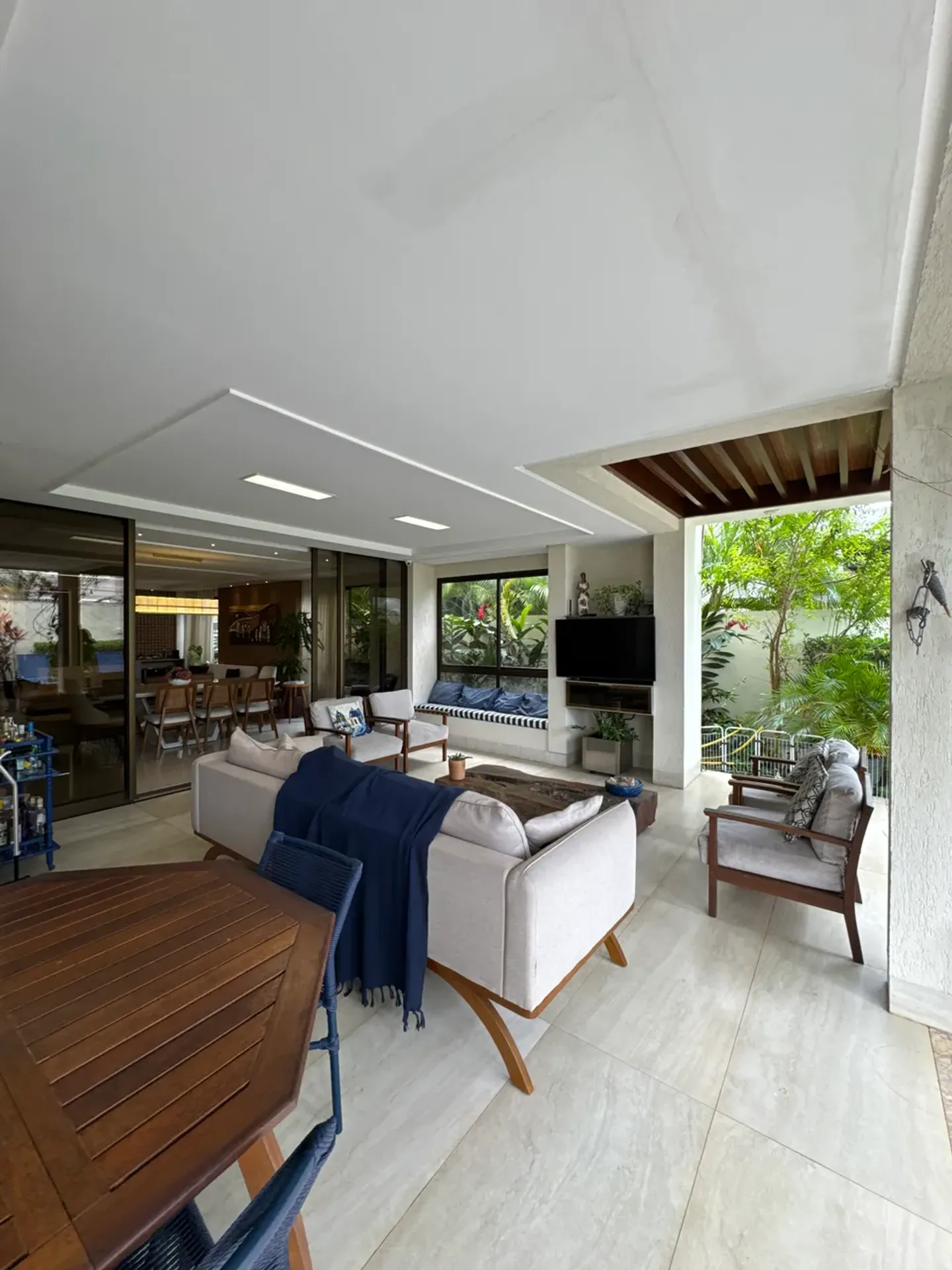 5-bedroom house with floor-to-ceiling windows in João Pessoa — photo 6