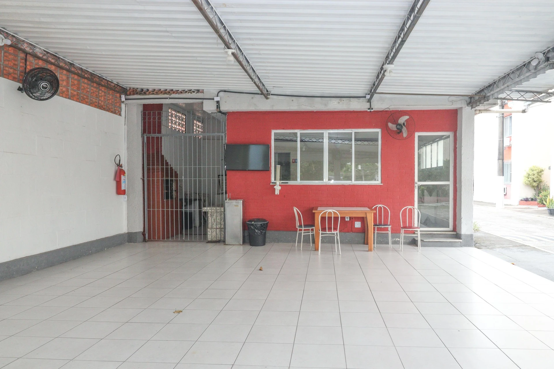 3-bedroom apartment with a mountain view — photo 43