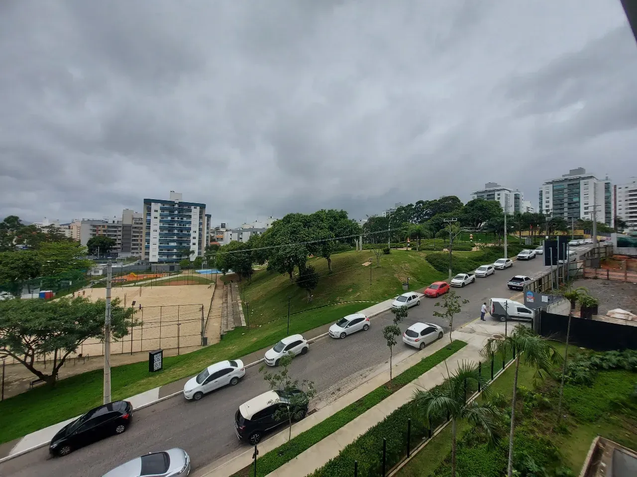 Apartamento de 3 suites con jardín privado y 2 plazas — photo 36