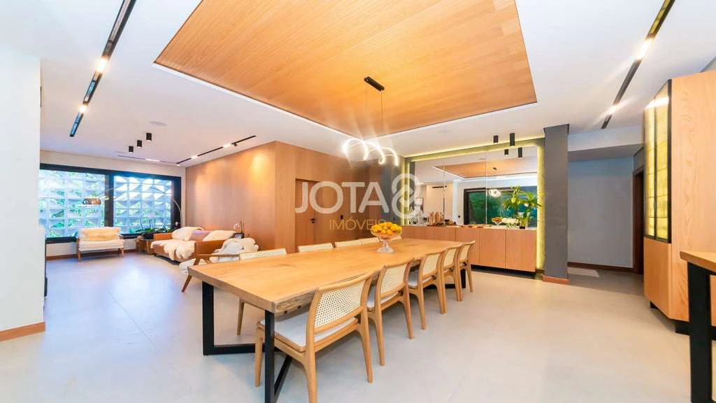 4 en-suite bedrooms, integrated kitchen house, 678 m² — photo 2