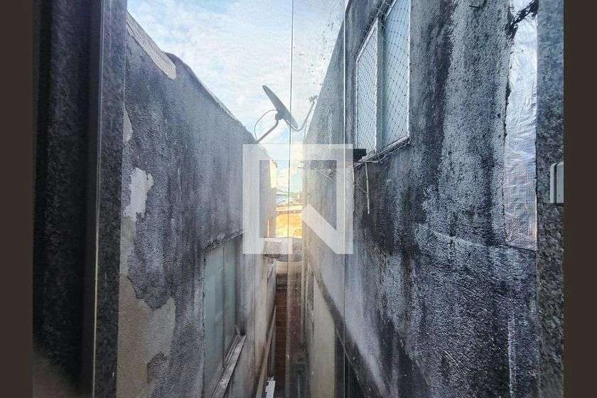 Apartamento de 1 dormitorio con balcón y cocina abierta — photo 10