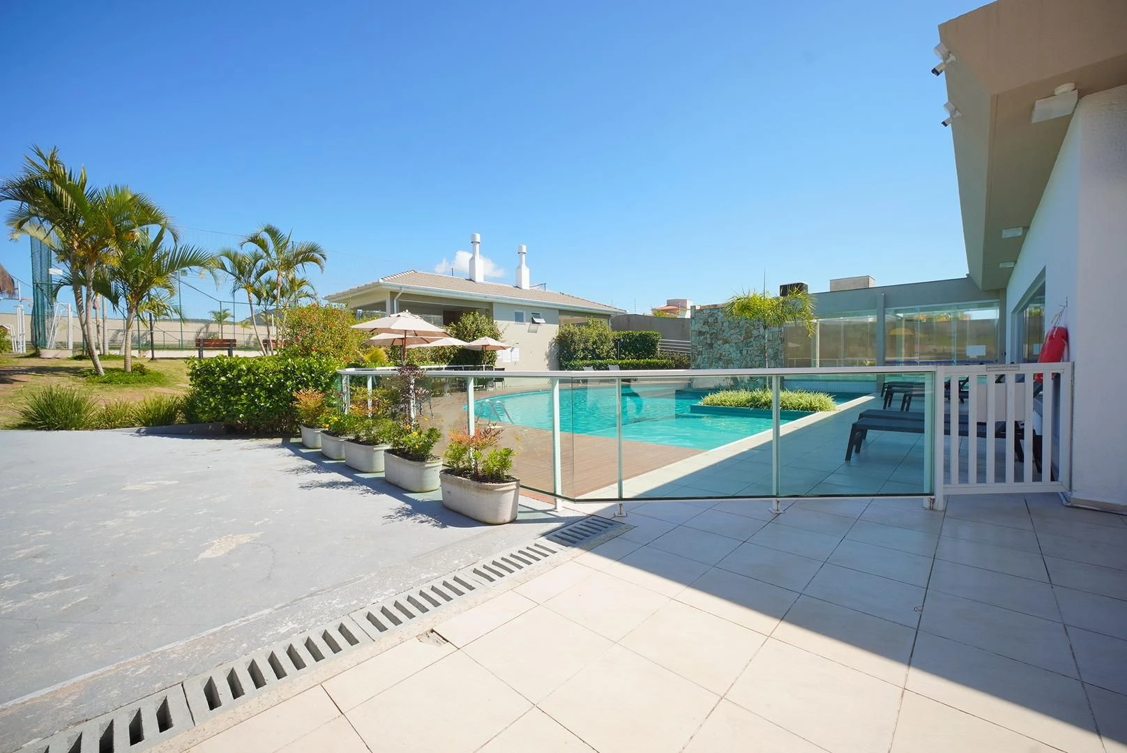 2-bedroom apartment with a private pool — photo 17