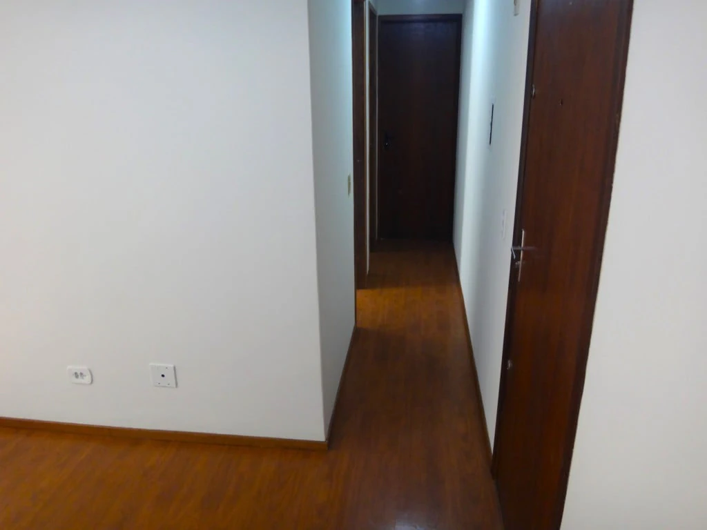 2-bedroom apartment with wood or laminate floors — photo 17