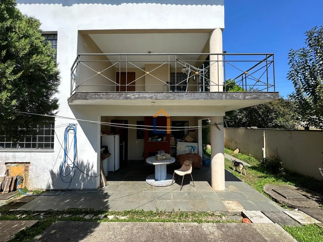 400 m² house with floor-to-ceiling windows and a fireplace — photo 10