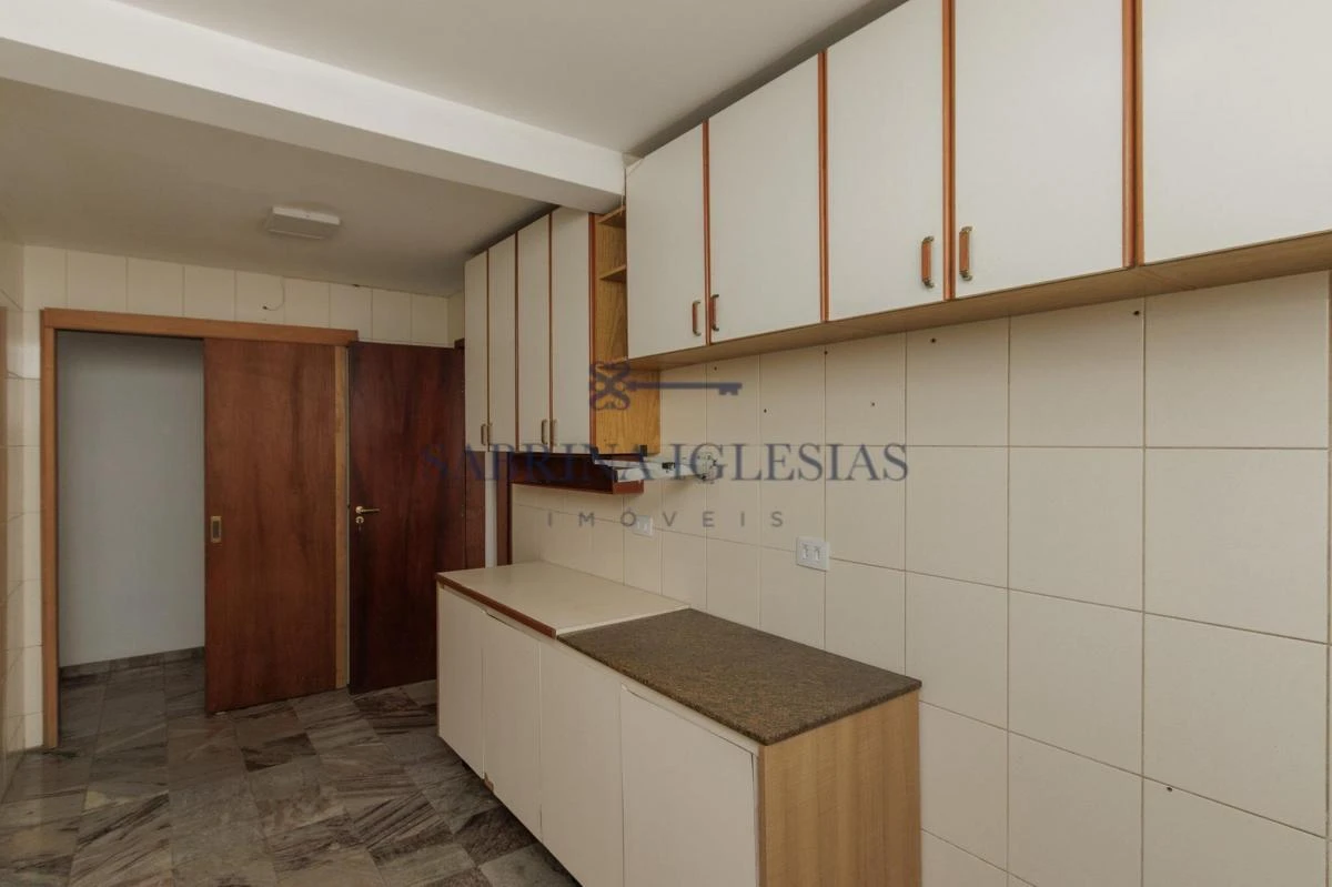 4-bedroom house with a grill on the balcony in Curitiba — photo 28