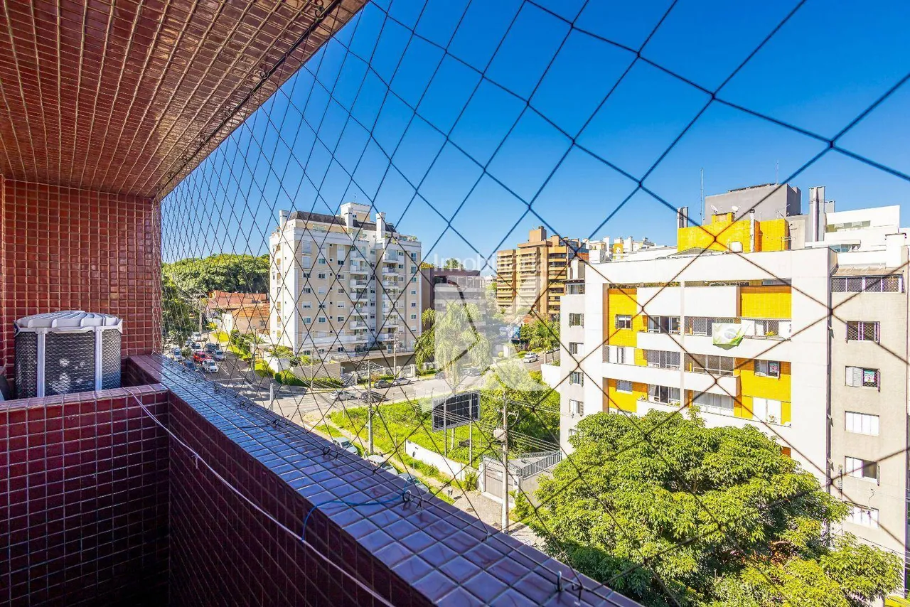 Furnished 3-bedroom apartment with balcony — photo 2