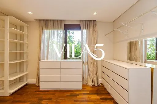 3-bedroom house with a bathtub in Curitiba — photo 33