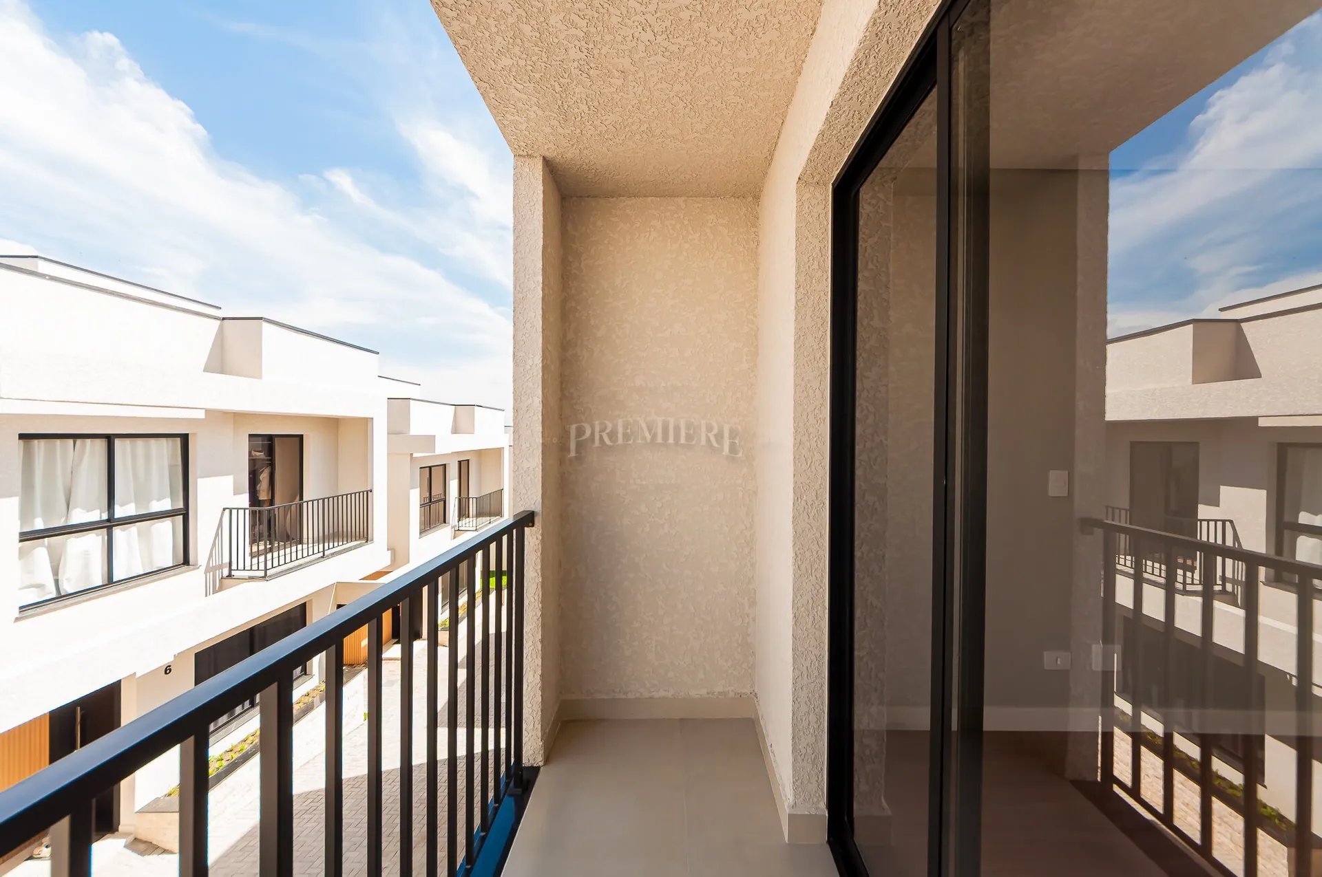 House, 97 m², with a glass-enclosed balcony — photo 6