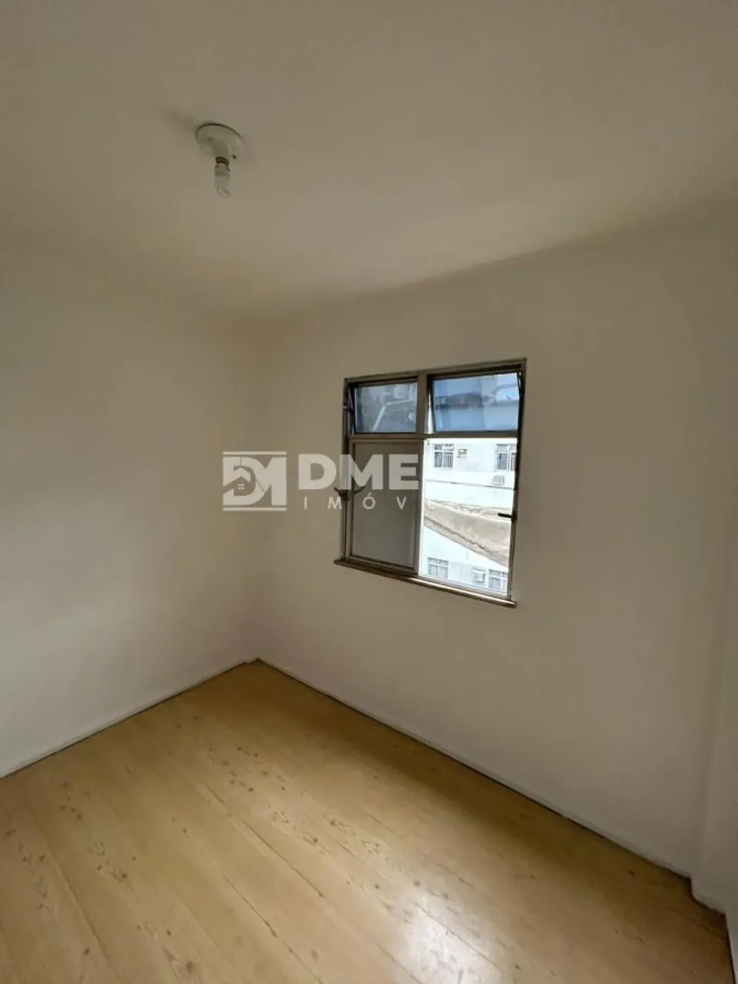 2-bedroom apartment with a separate kitchen and living room — photo 10