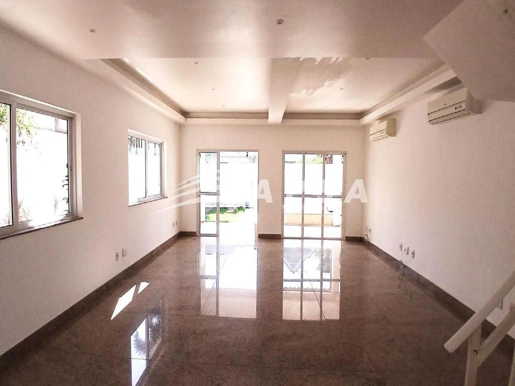 300 m² house with 4 en-suite bedrooms and private BBQ — photo 9