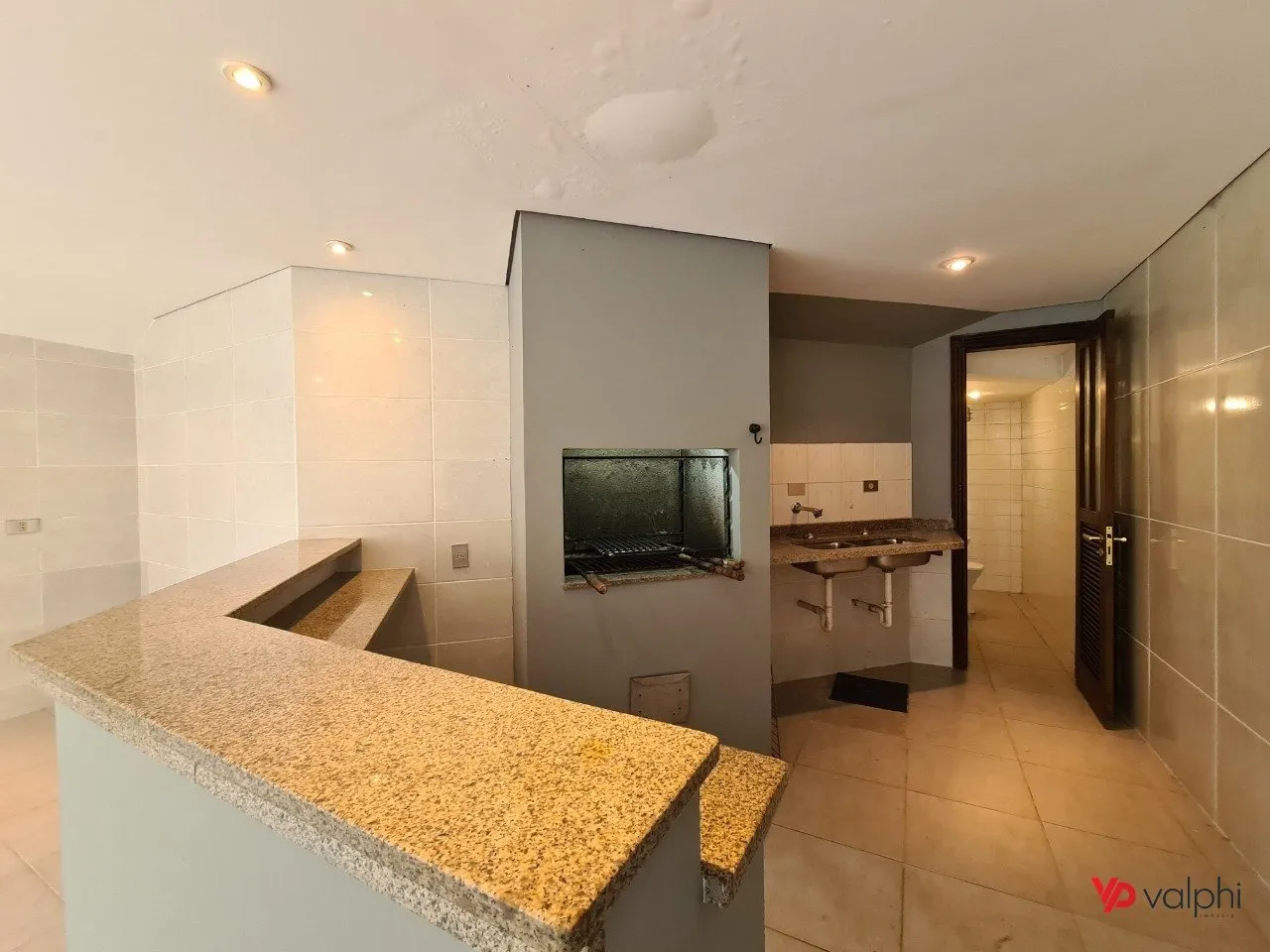 Condo house with 3 en-suite bedrooms and private garden — photo 30