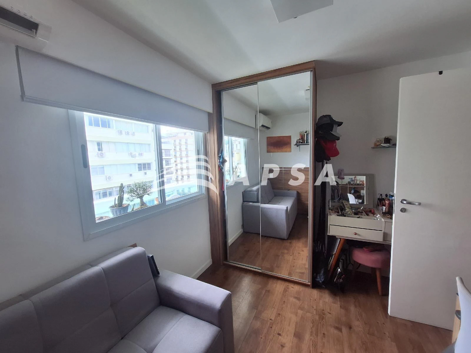 2-bedroom apartment in a building with a sauna — photo 13