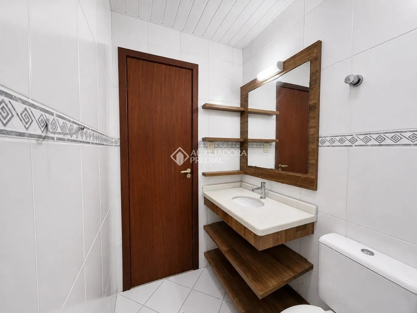 Casa de 3 dormitorios con cocina cerrada y cocina a gas — photo 10