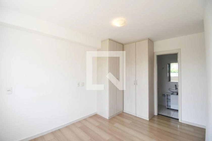 Wood or laminate floors in a 2-bedroom apartment, 86 m² — photo 22
