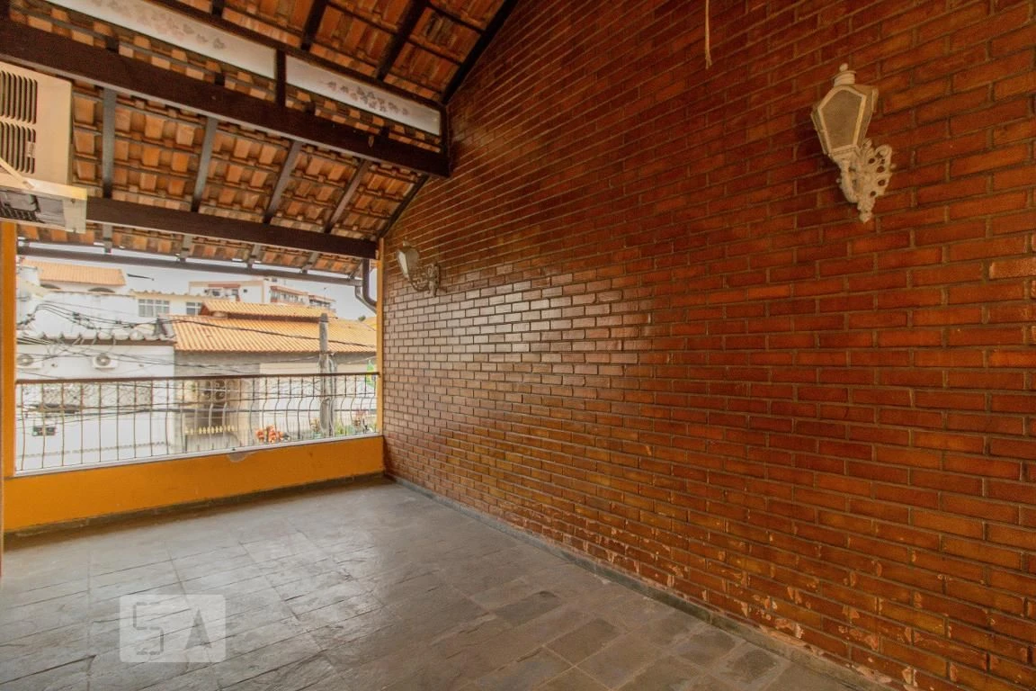 Rental house with 4 bedrooms and a private garden — photo 27