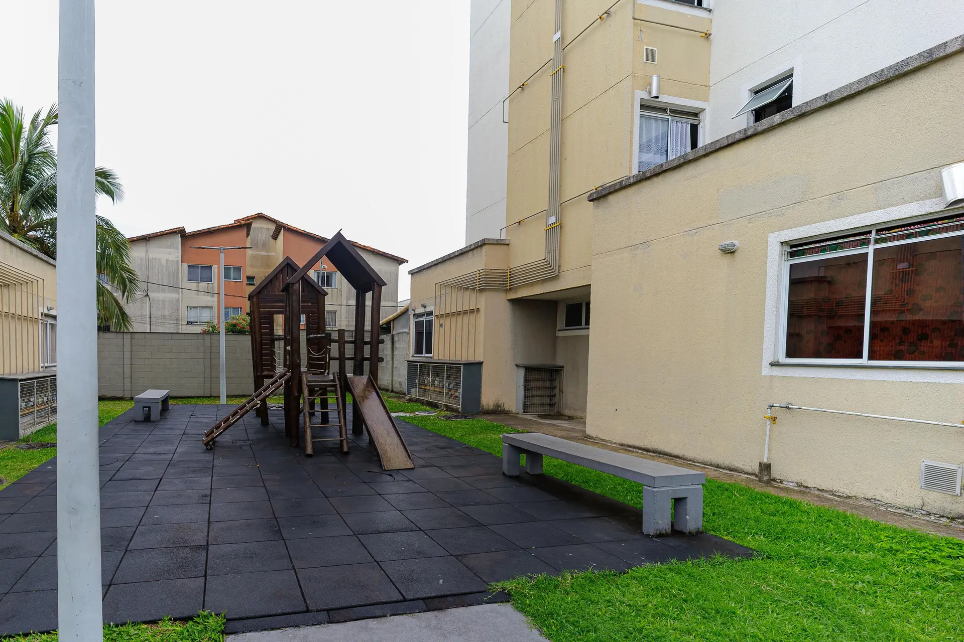 2-bedroom apartment in a building with a pool — photo 45