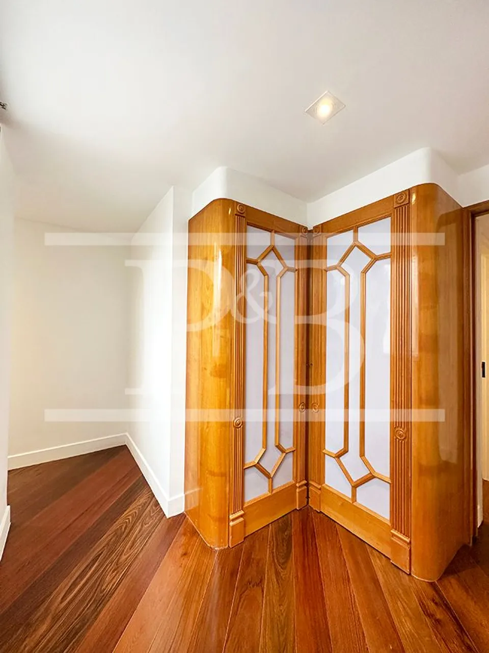 300 m² apartment with 4 bedrooms and 4 parking spots — photo 19