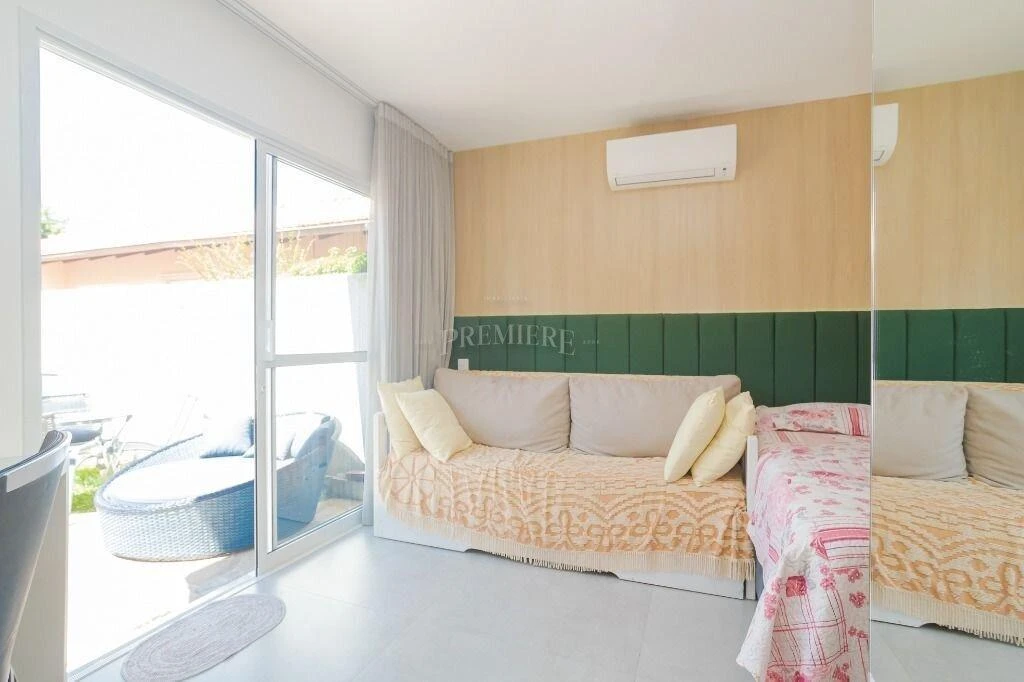 170 m² house with a bathtub and a grill on the balcony — photo 16
