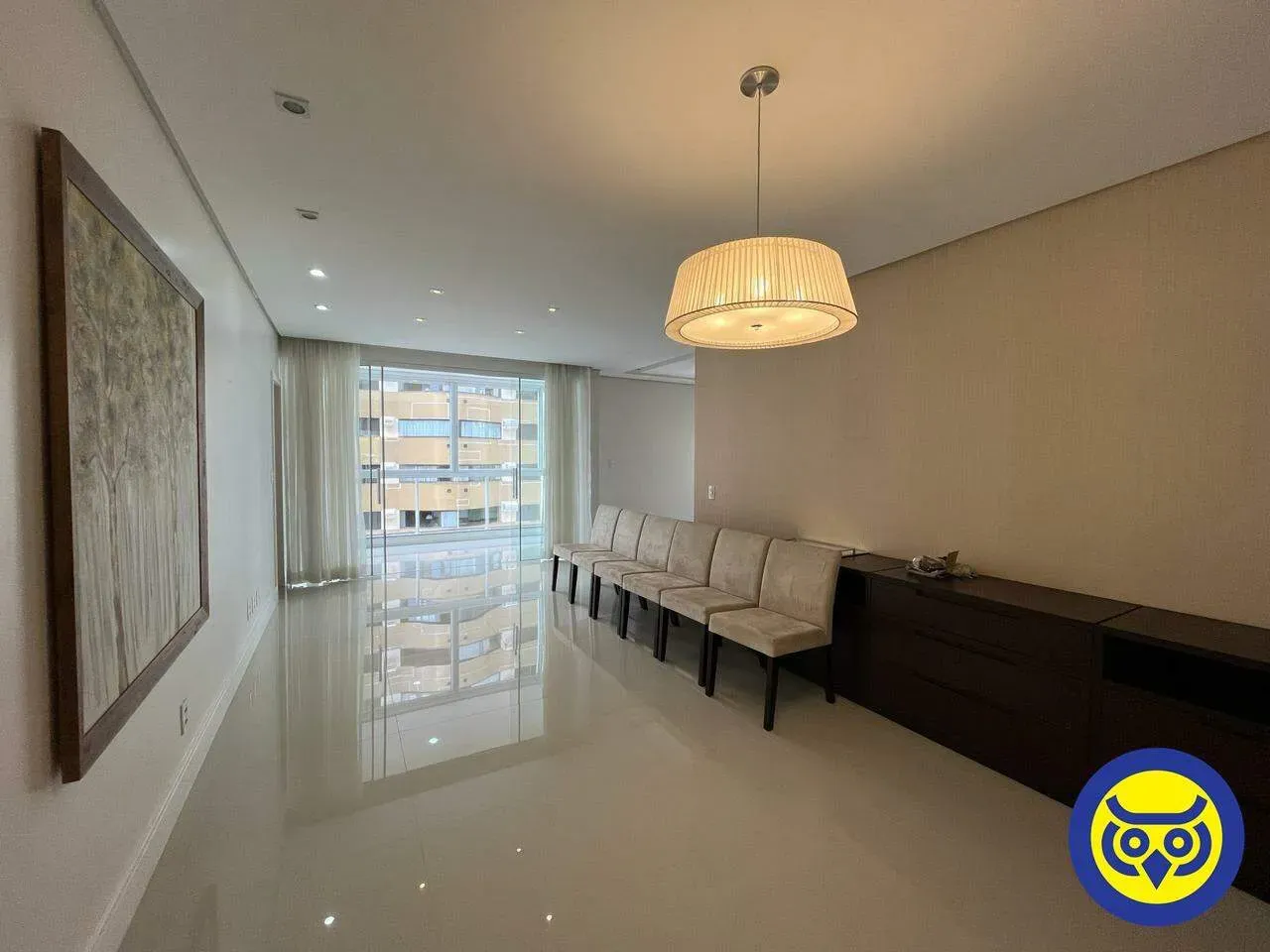 3-bedroom apartment with a fireplace in Florianópolis
