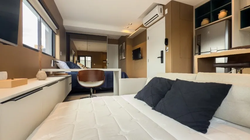 Furnished studio with open-plan kitchen and balcony — photo 4