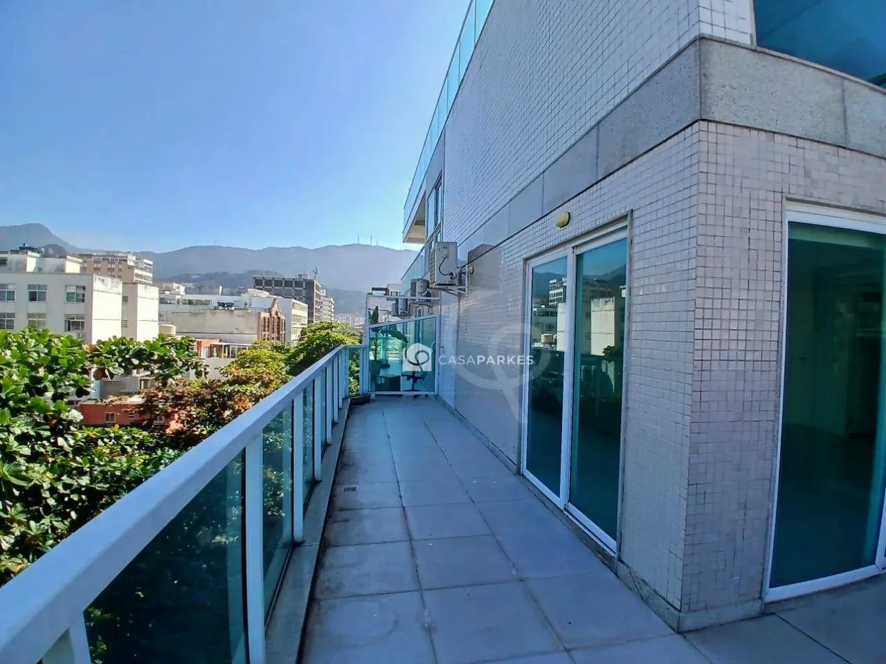 Penthouse with 3 bedrooms and 4 bathrooms — photo 34