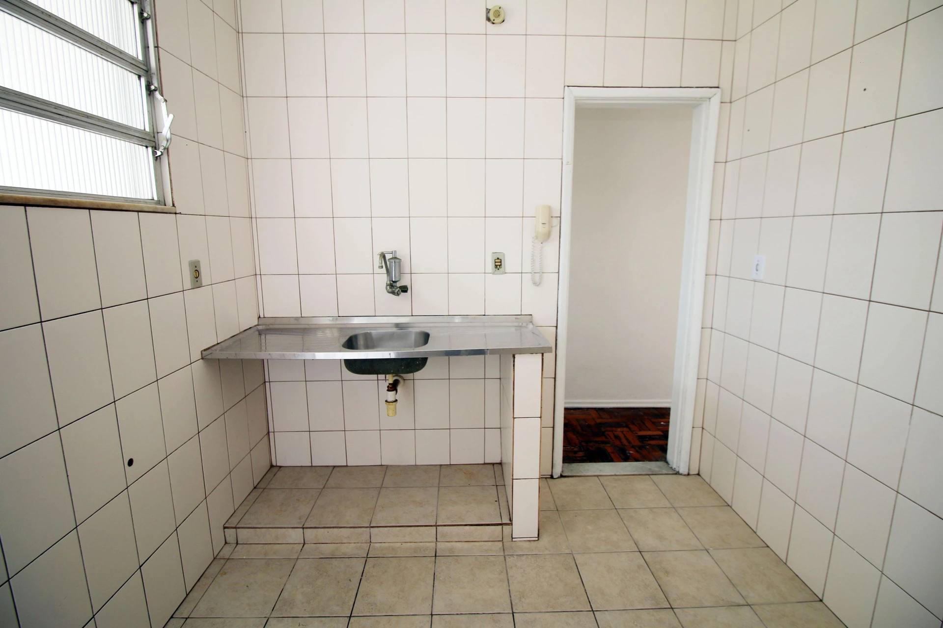 2-bedroom apartment with 1 bathroom and no parking — photo 13