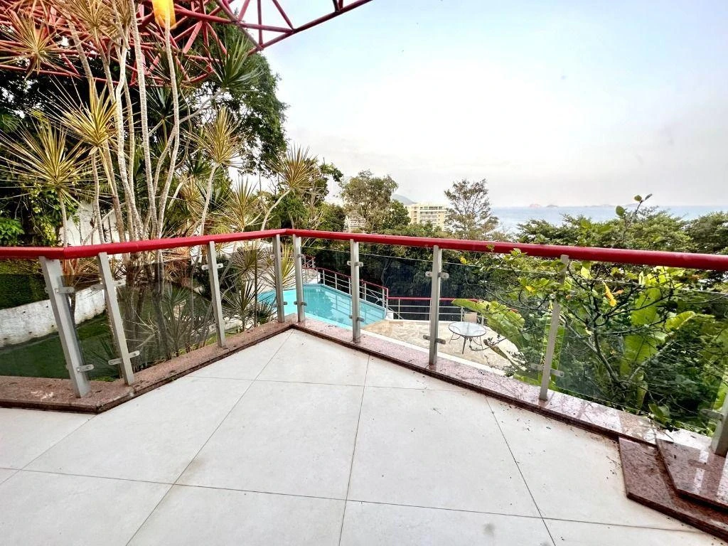 House with 5 bedrooms and 5 bathrooms — photo 9
