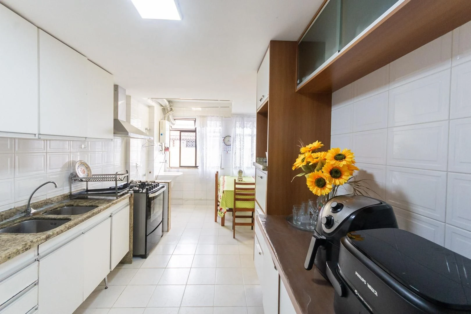4-bedroom apartment with a mountain view in Rio de Janeiro — photo 26
