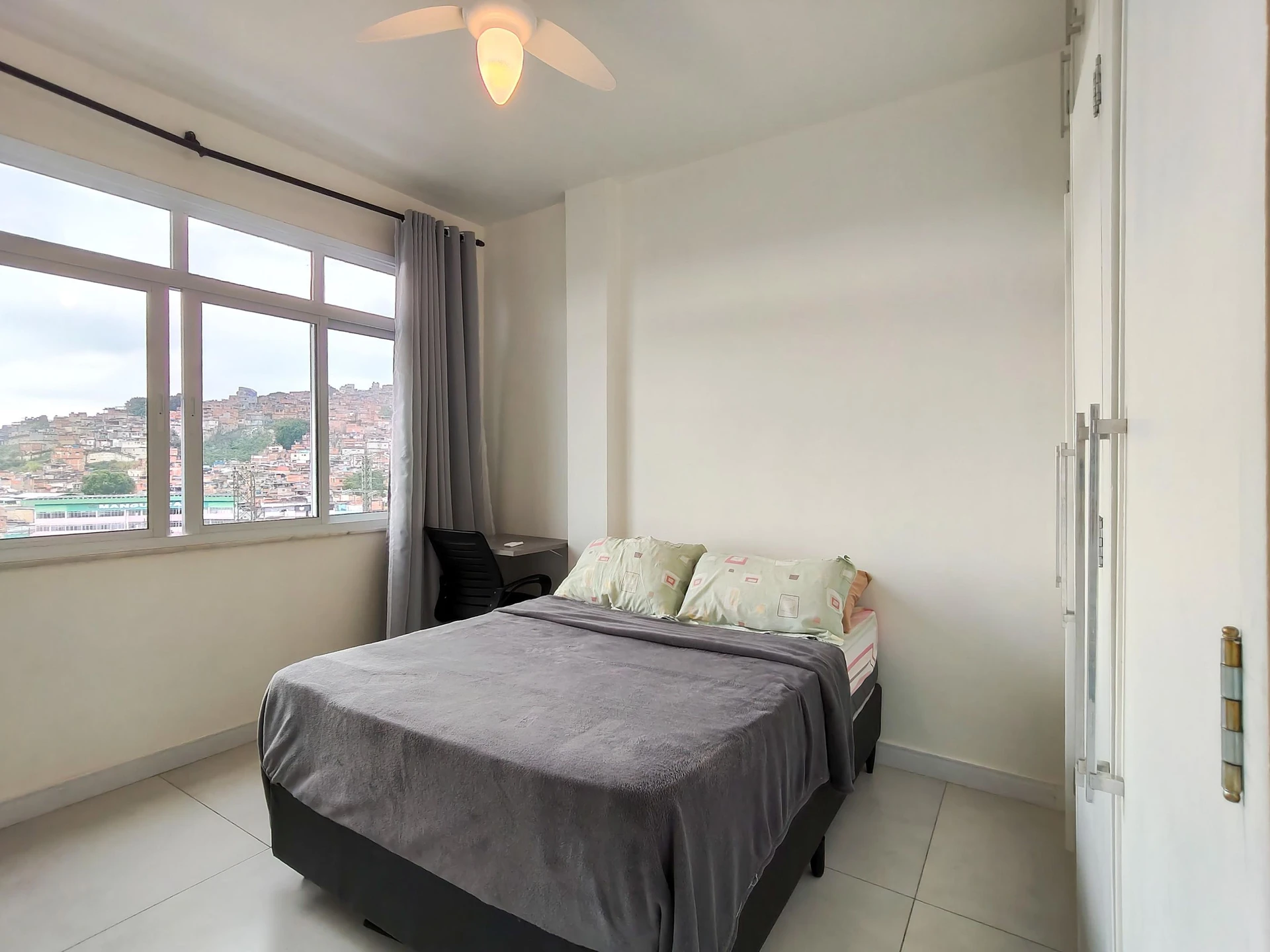 Apartamento mobiliado com cozinha americana e fogão a gás — photo 7