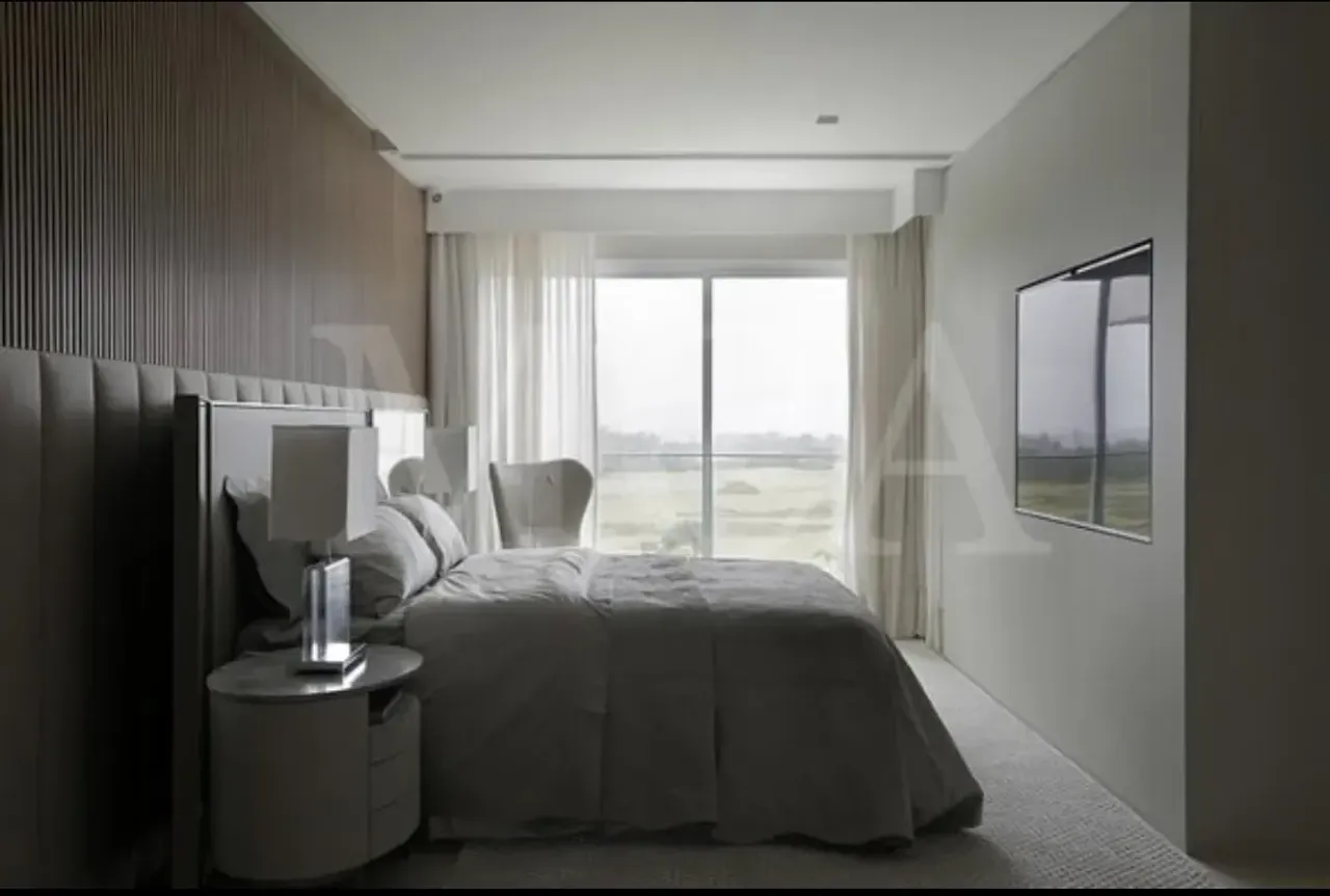 Furnished 4-bedroom apartment with 381 m² and 4 parking — photo 11