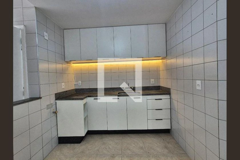 3-bedroom apartment in a building with a pool — photo 9