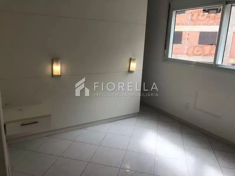 3-bedroom apartment with a glass-enclosed balcony — photo 14