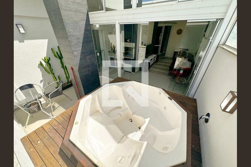 Furnished apartment with 2 bedrooms and an en-suite suite — photo 45