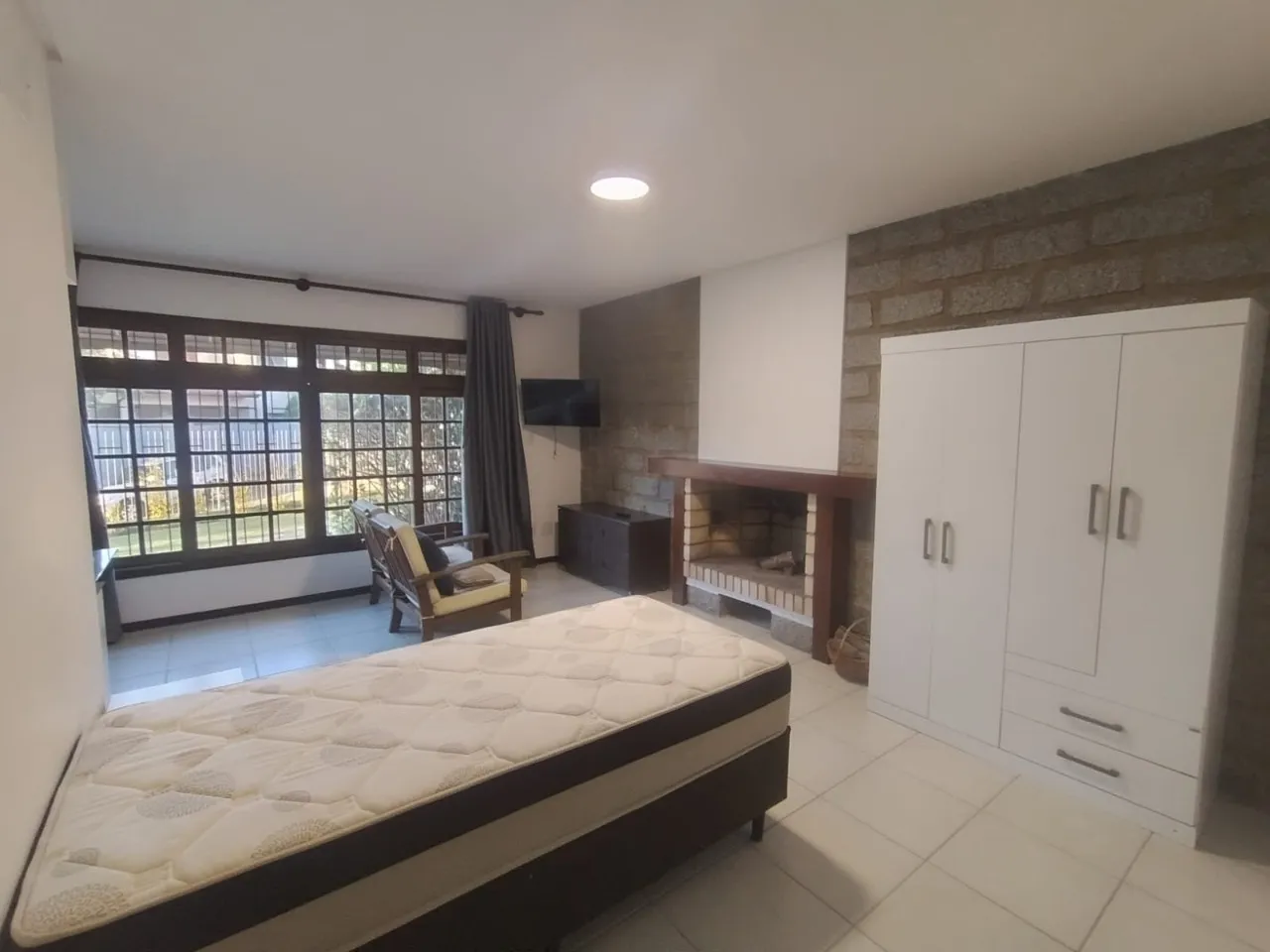 Furnished 25 m² studio with 1 bedroom and a home office