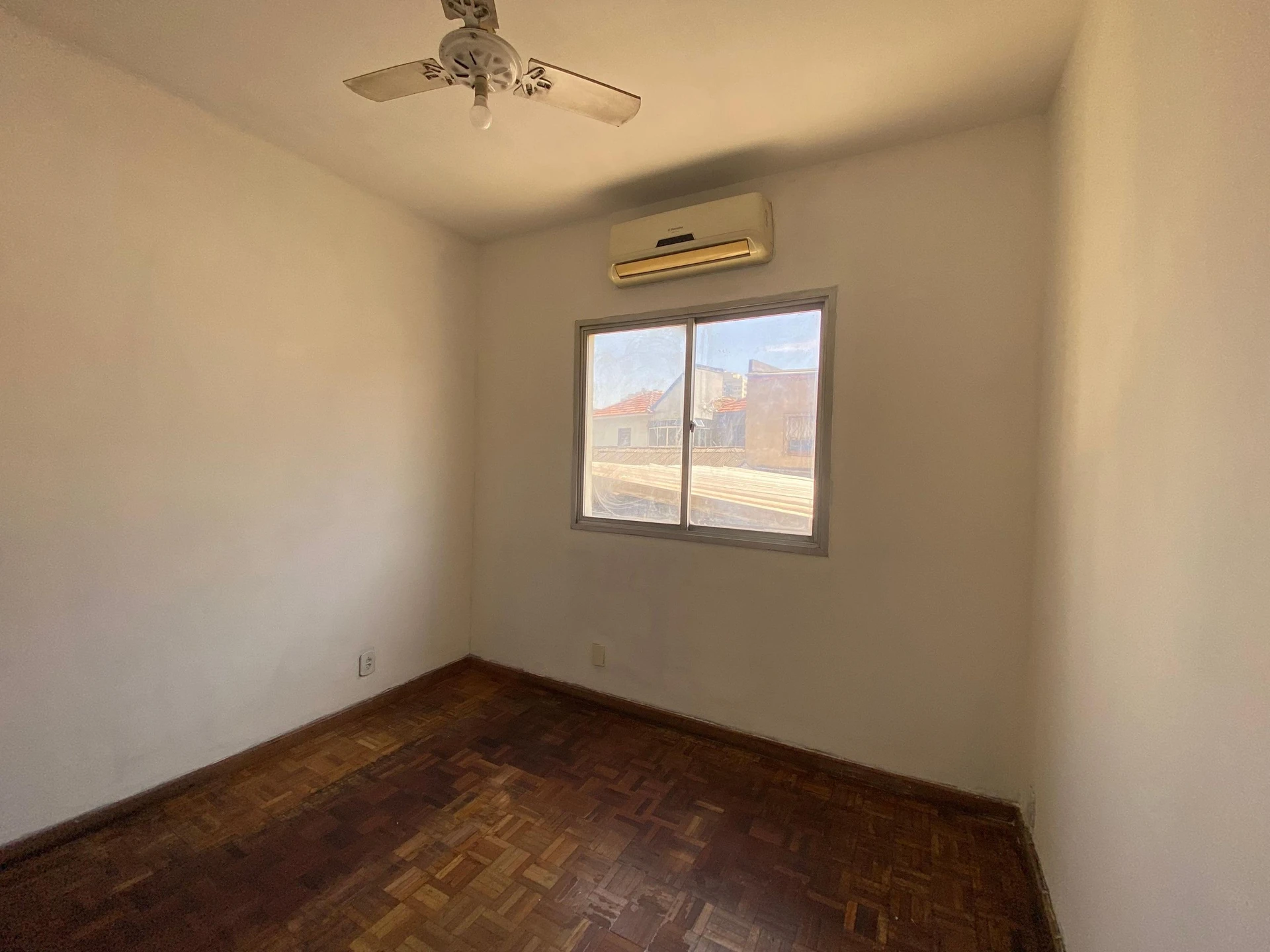 Apartment, 92 m², with wood or laminate floors — photo 39