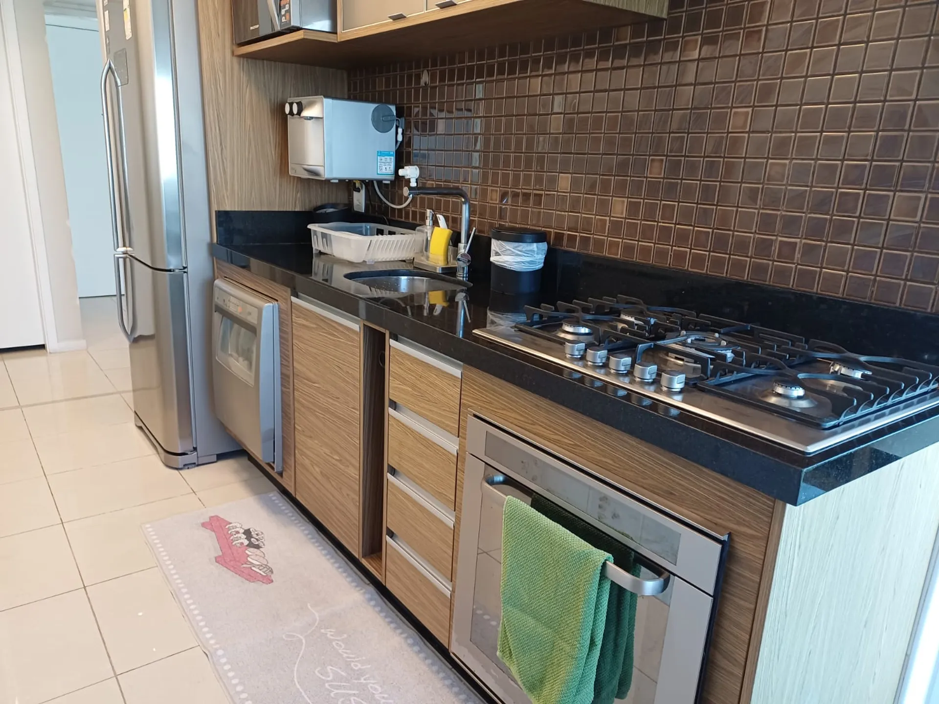 Furnished 3-bedroom apartment with open-plan kitchen — photo 24