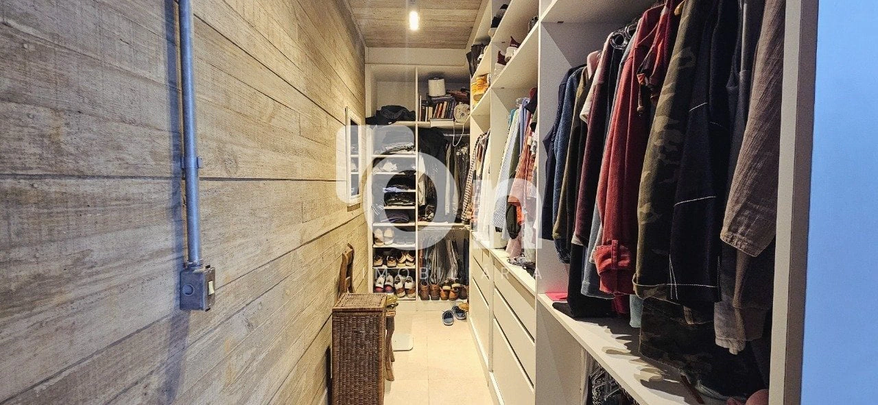 2-bedroom house with a mountain view in Florianópolis — photo 17