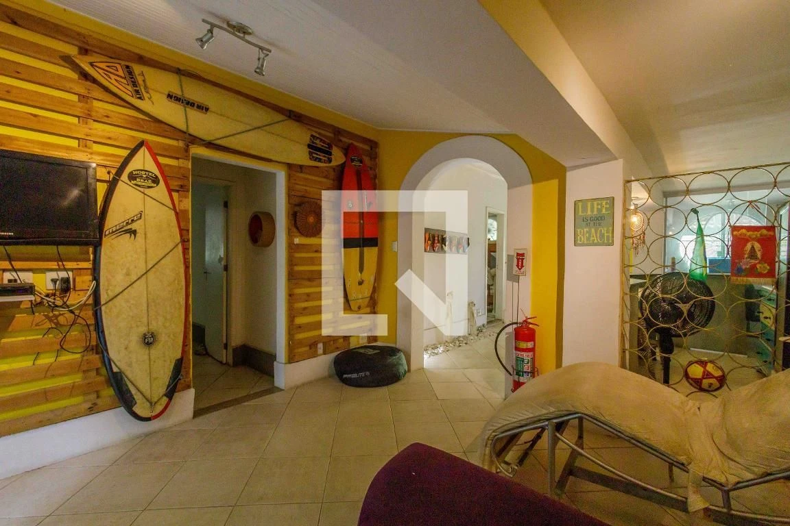 House with 6 bedrooms, private garden and condo pool — photo 21