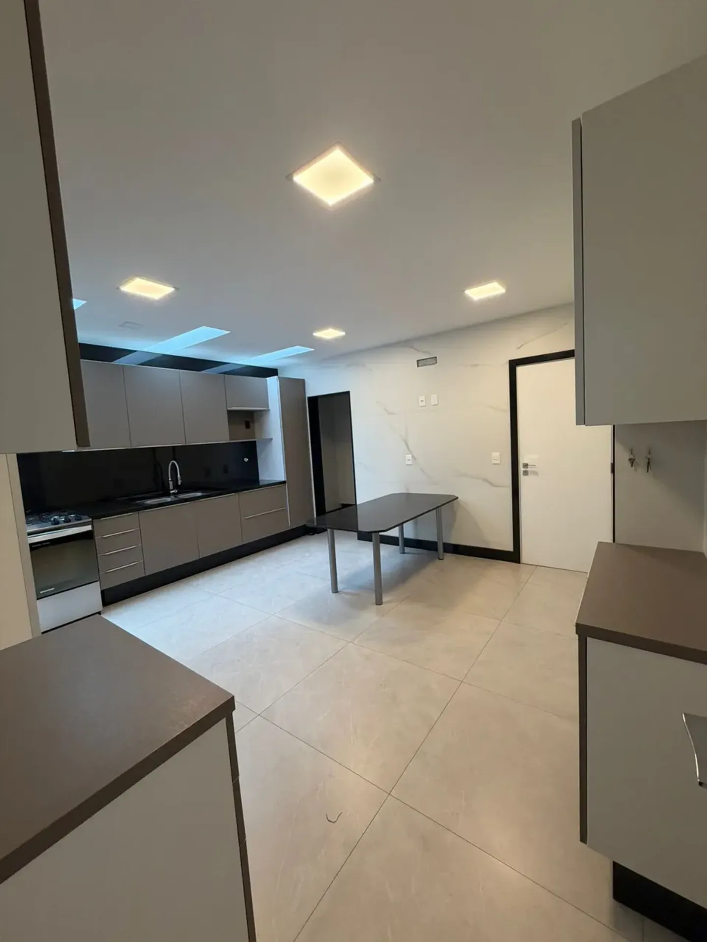 Rental house with 4 bedrooms, 5 baths and 360 m² — photo 13