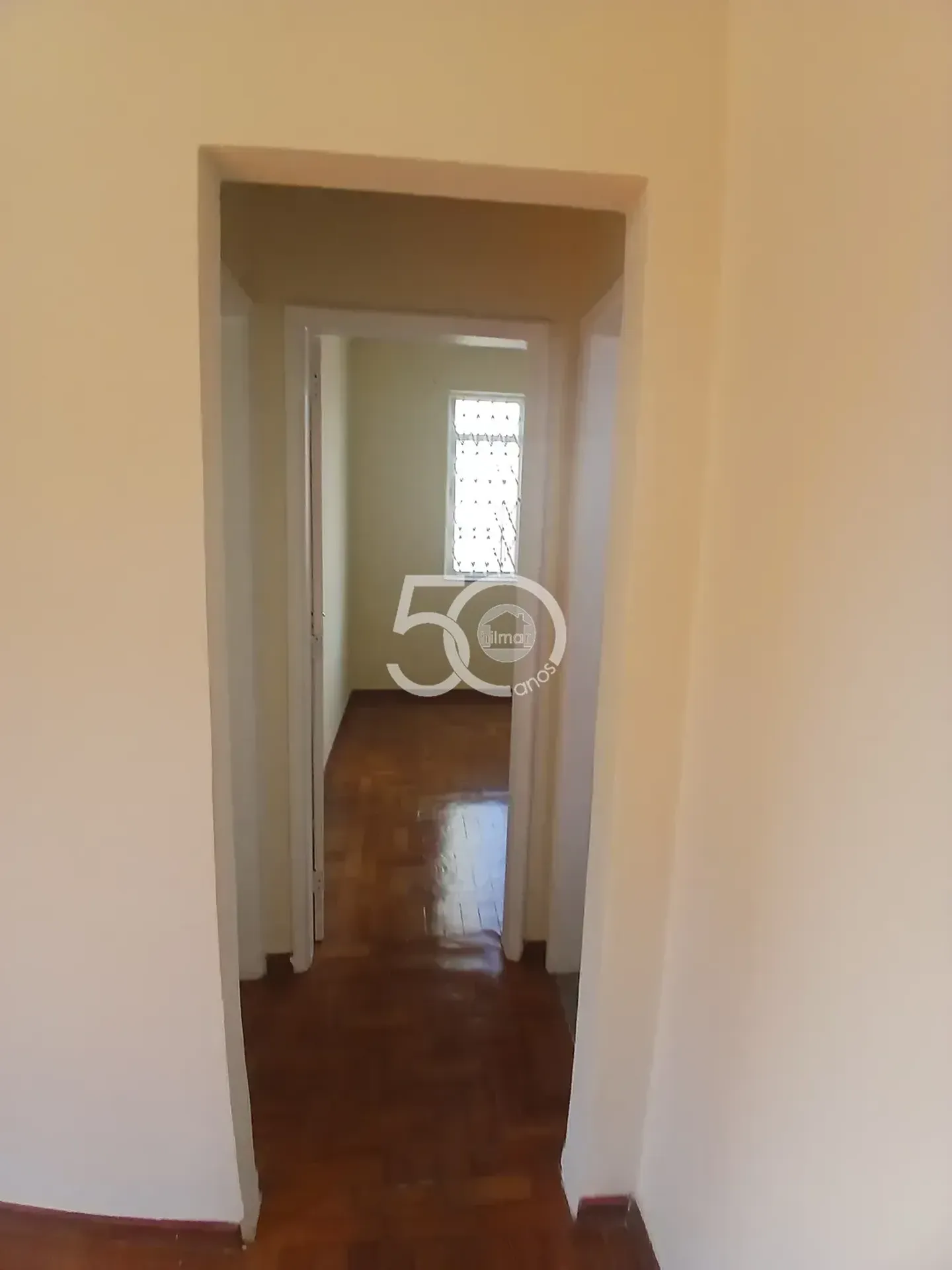 Apartamento de 2 dormitorios con balcón y cocina separada — photo 3