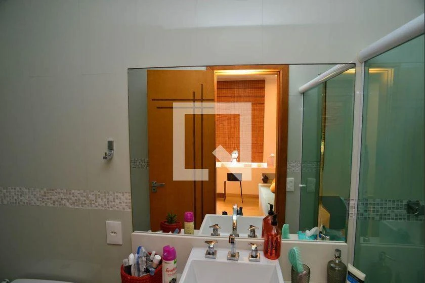 6-bedroom house with a bathtub — photo 43
